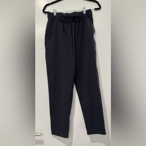 black lululemon women’s joggers size 6 barely worn